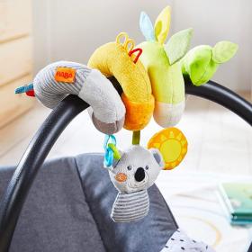 Dettaglio della Spirale Activity HABA Koala con morbido peluche, elementi fruscianti, anelli sonori e giochi da esplorare.